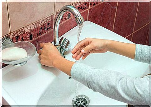 woman washing her hands 